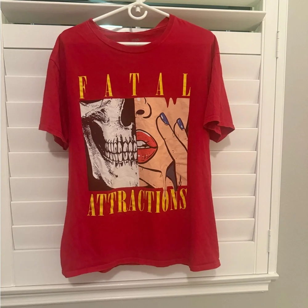 Fashion Nova Men Red Graphic Tee "Fatal Attractions" Size Large - Picture 2 of 6